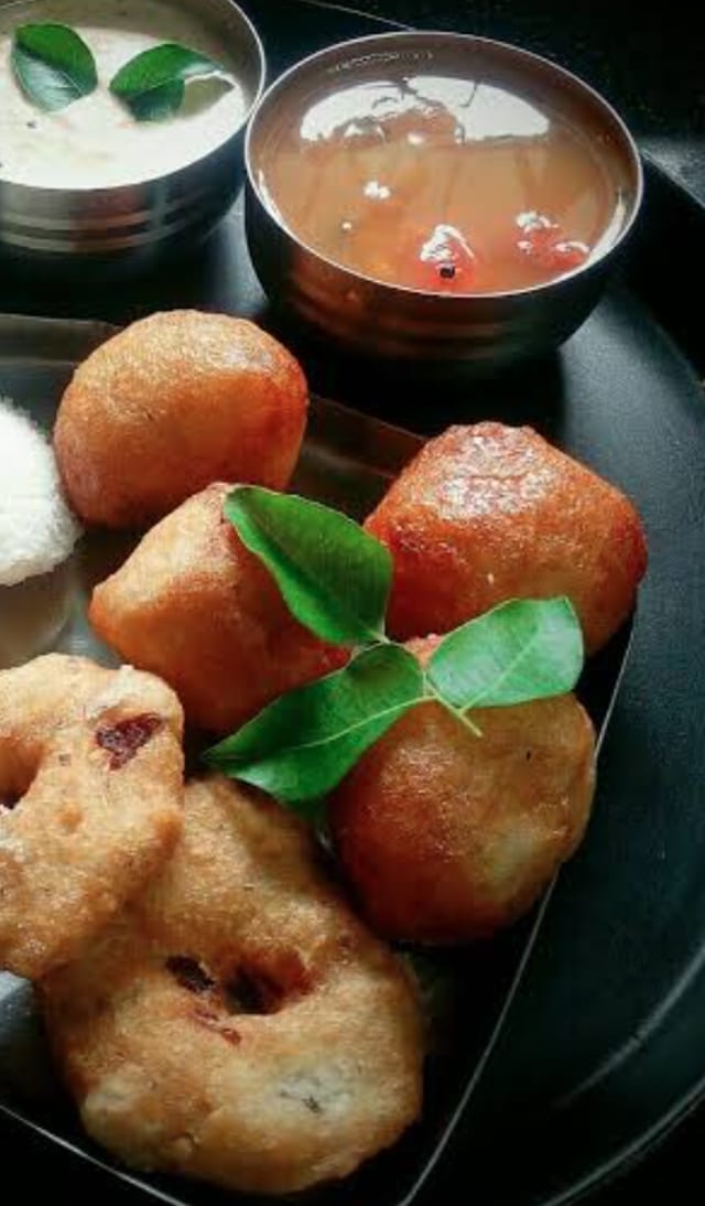 Combo - Medu Vada & Mysore Bonda.